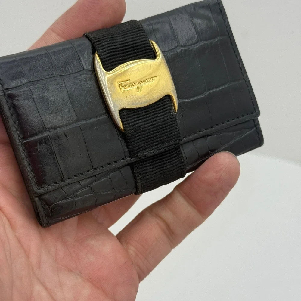 Salvatore Ferragamo Black Croc Embossed Leather Vara Bow 6‎ Hook Key Case Italy